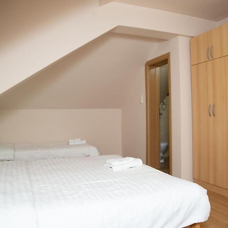 Motel Imperija Ub Buitenkant foto