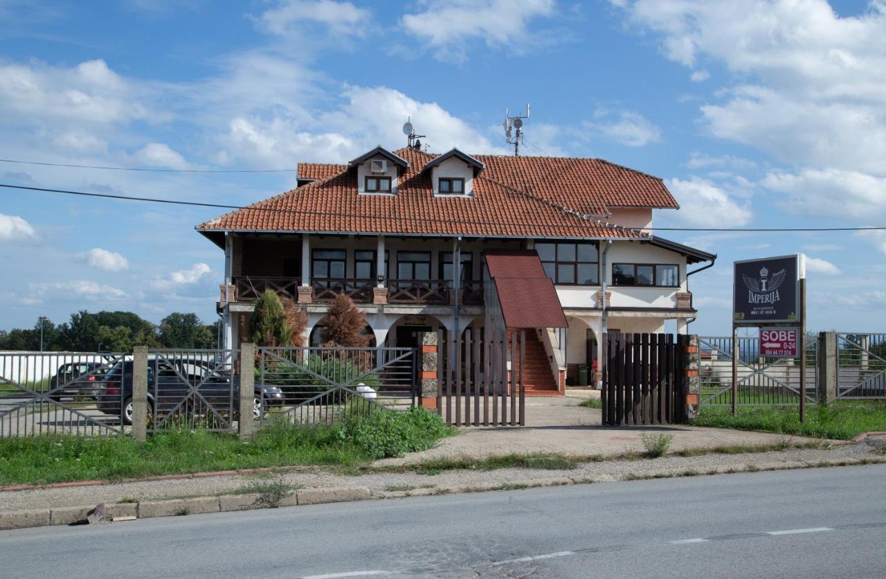 Motel Imperija Ub Buitenkant foto
