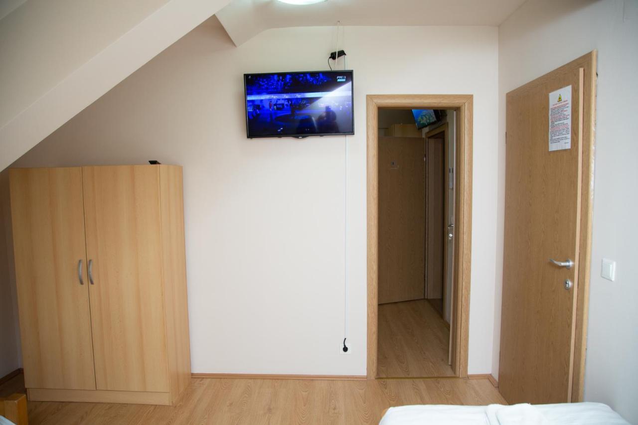 Motel Imperija Ub Buitenkant foto