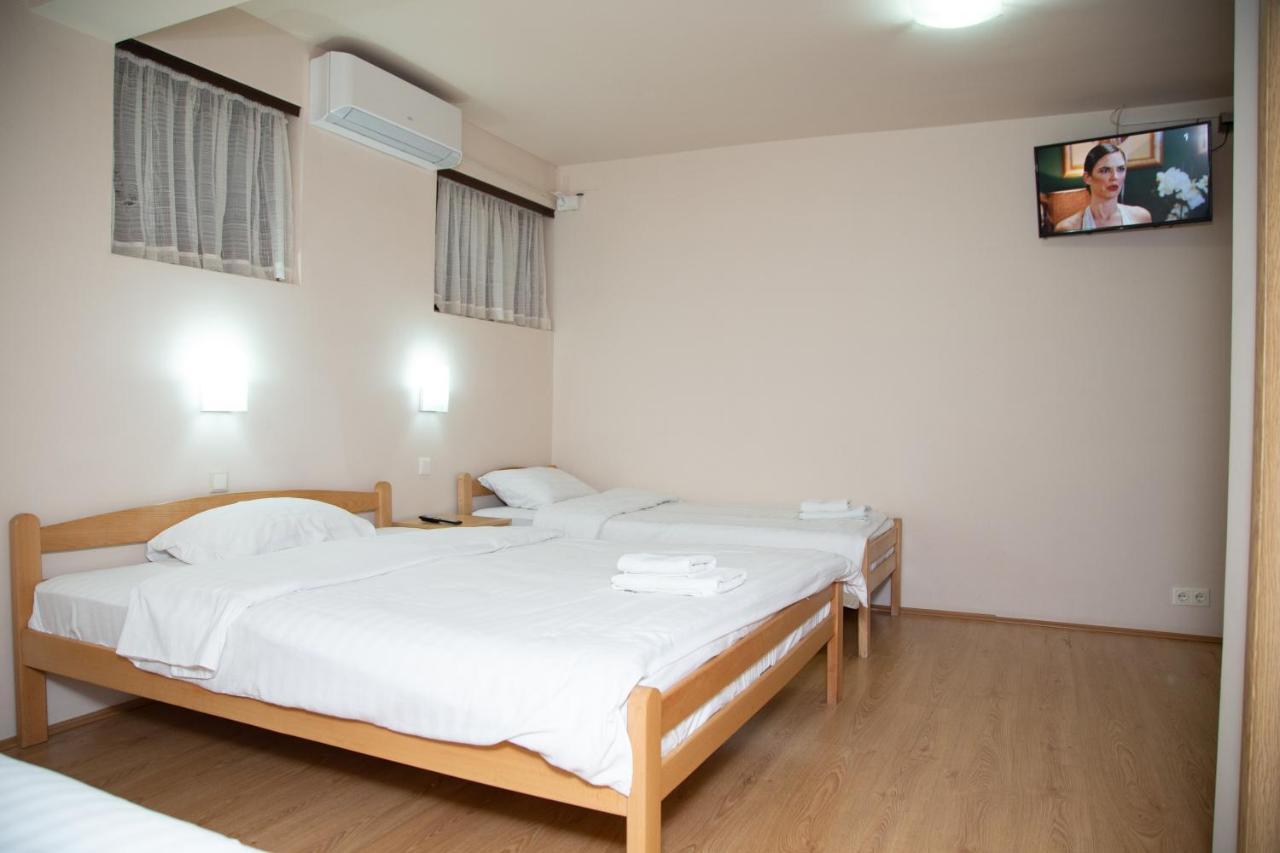 Motel Imperija Ub Buitenkant foto