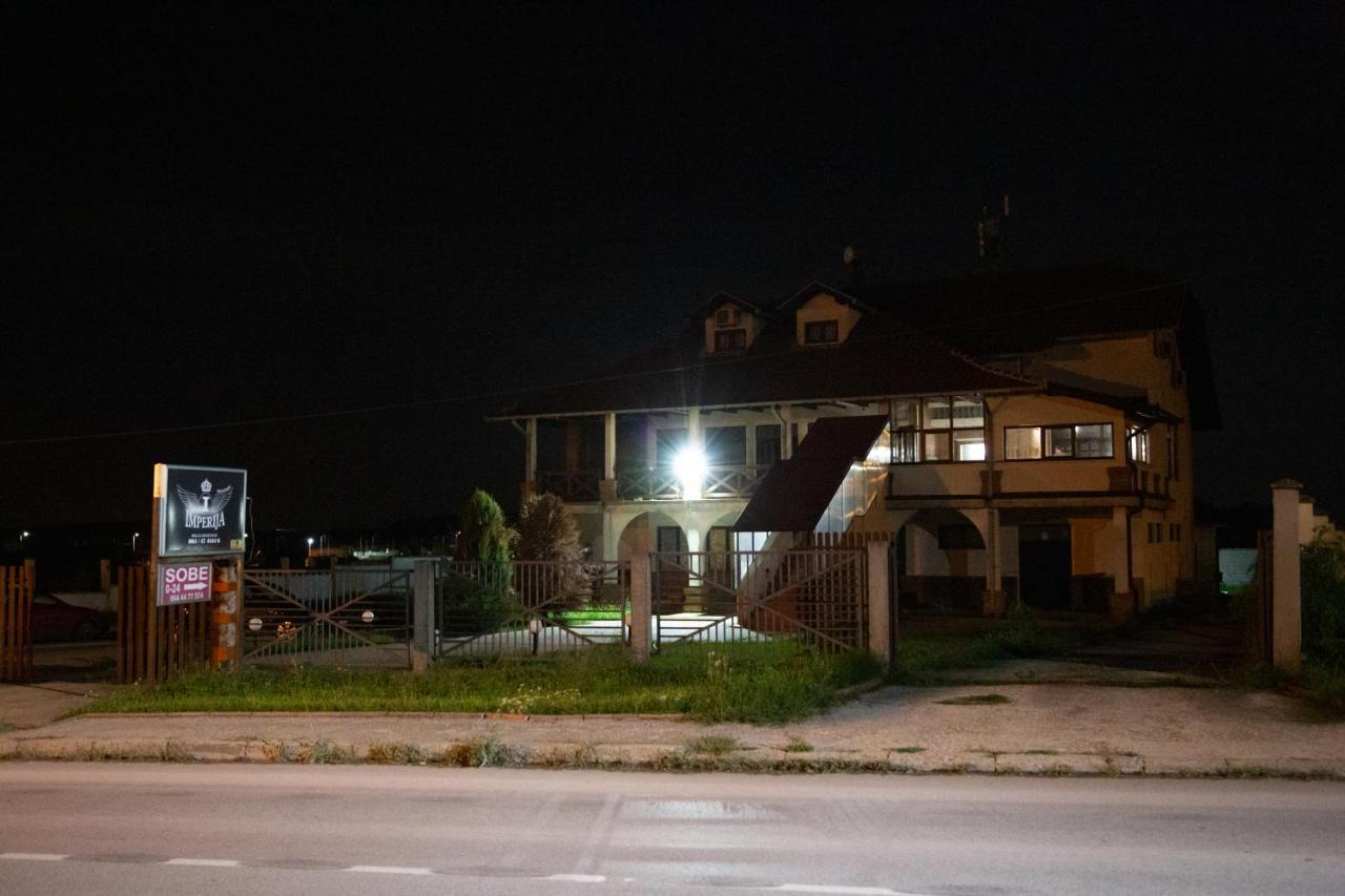 Motel Imperija Ub Buitenkant foto