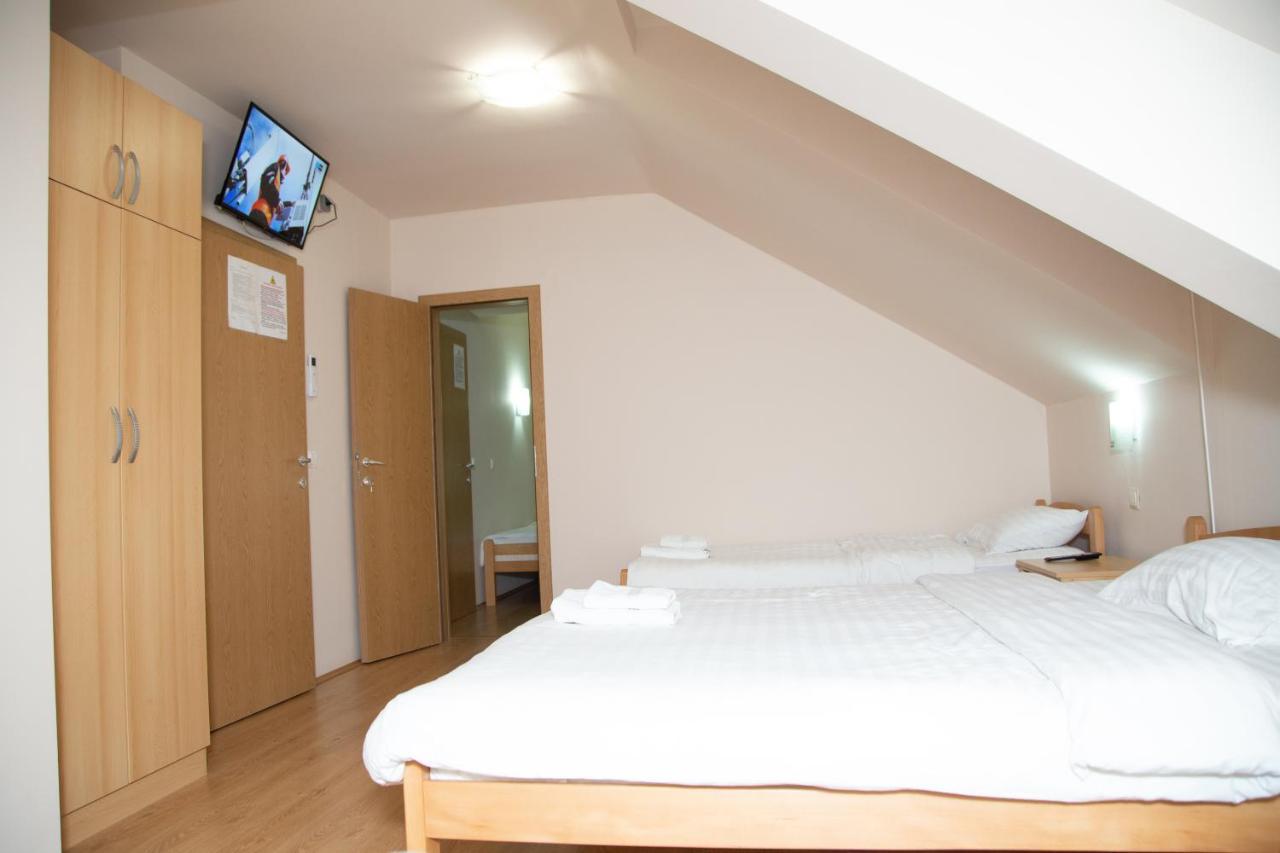 Motel Imperija Ub Buitenkant foto