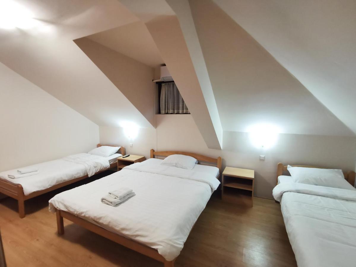 Motel Imperija Ub Buitenkant foto